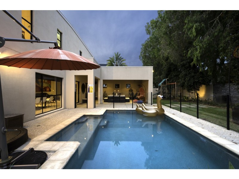 14 Waterview Crescent, Sorrento QLD 4217