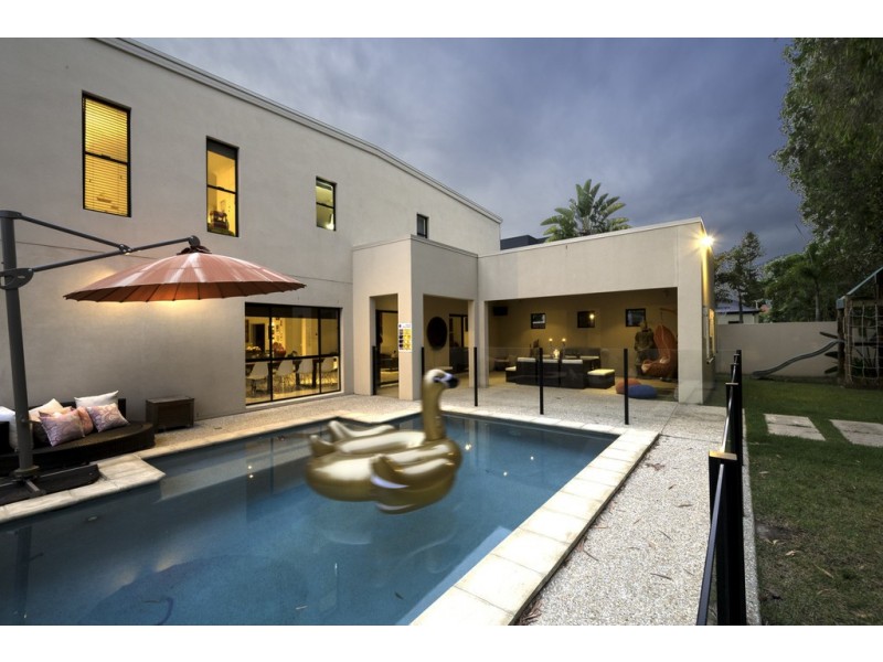 14 Waterview Crescent, Sorrento QLD 4217