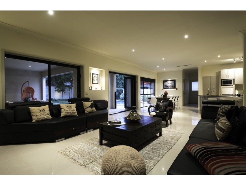 14 Waterview Crescent, Sorrento QLD 4217