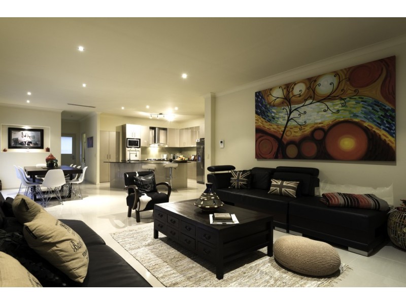 14 Waterview Crescent, Sorrento QLD 4217