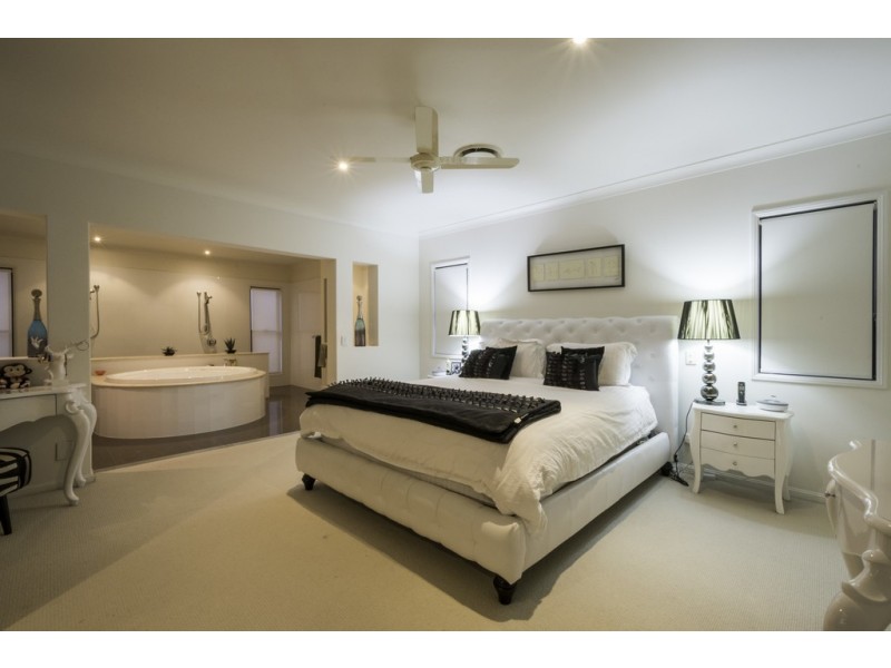 14 Waterview Crescent, Sorrento QLD 4217