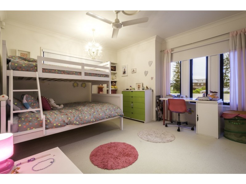 14 Waterview Crescent, Sorrento QLD 4217