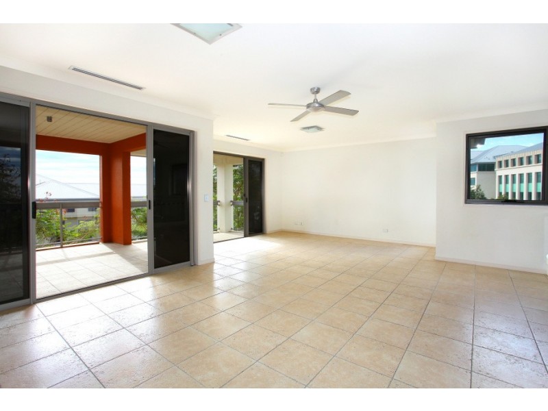 3314 Central Place, Carrara QLD 4211