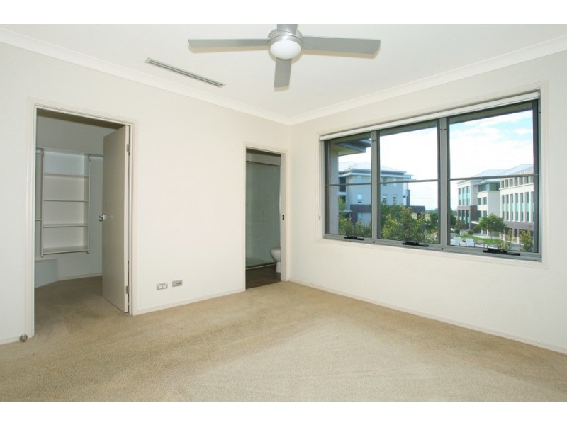 3314 Central Place, Carrara QLD 4211