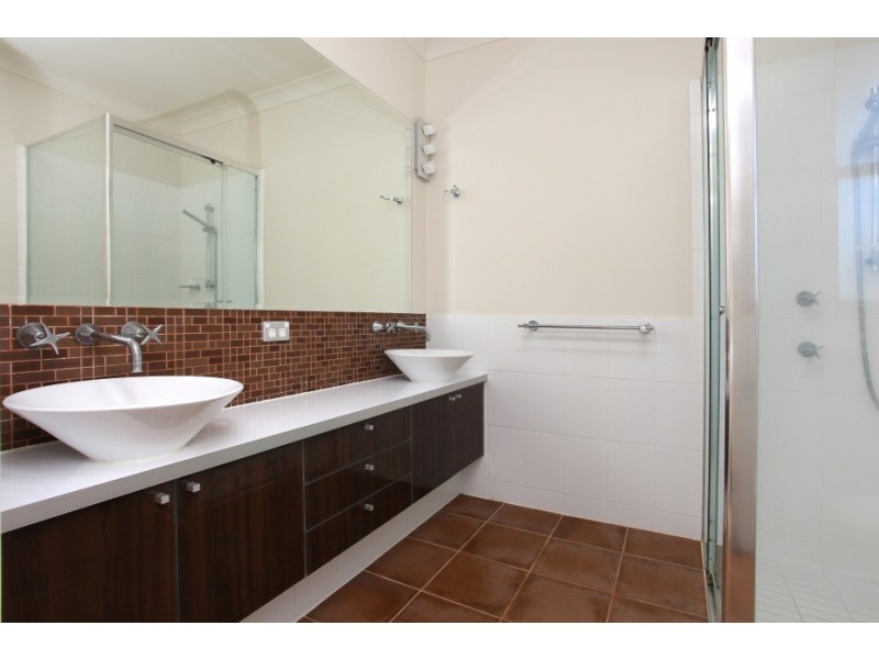 3314 Central Place, Carrara QLD 4211