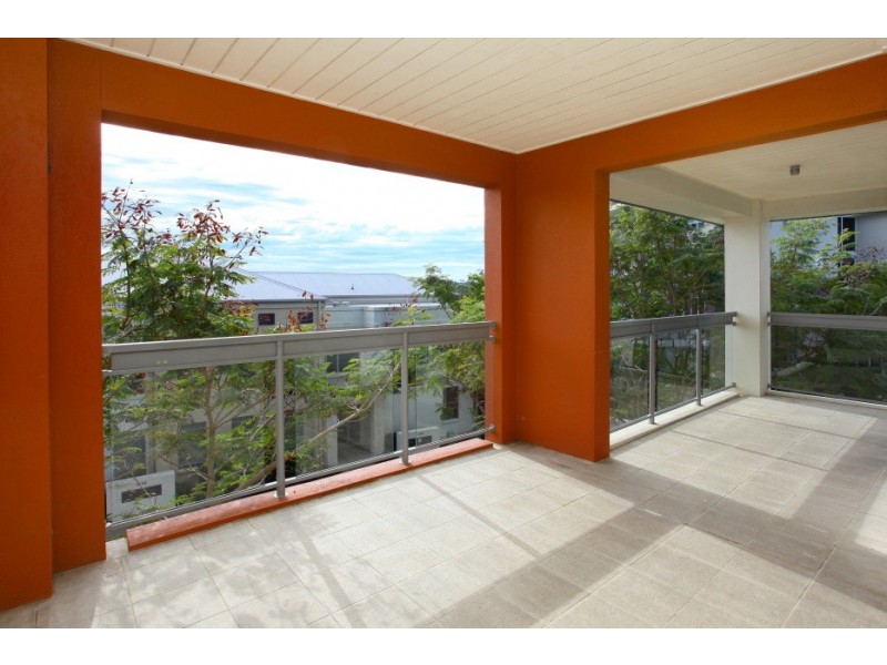 3314 Central Place, Carrara QLD 4211