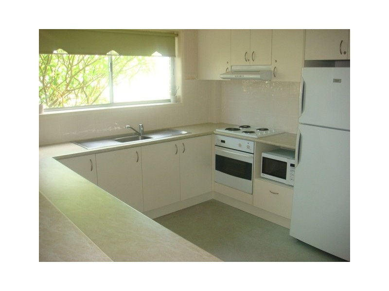 1/272 Hedges Ave, Broadbeach QLD 4218