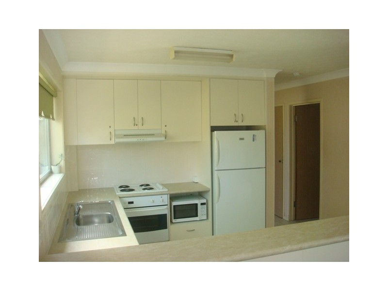 1/272 Hedges Ave, Broadbeach QLD 4218