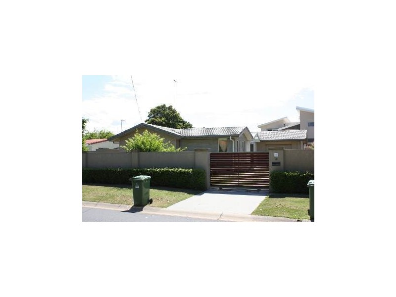 3 Allambi Ave, Broadbeach Waters QLD 4218