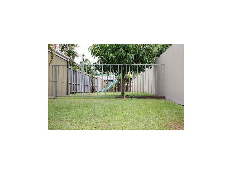 3 Allambi Ave, Broadbeach Waters QLD 4218