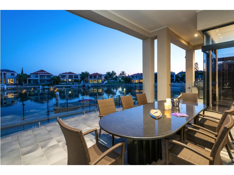 16 Queen Guineveres Place, Sovereign Islands QLD 4216