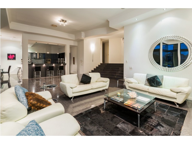 16 Queen Guineveres Place, Sovereign Islands QLD 4216