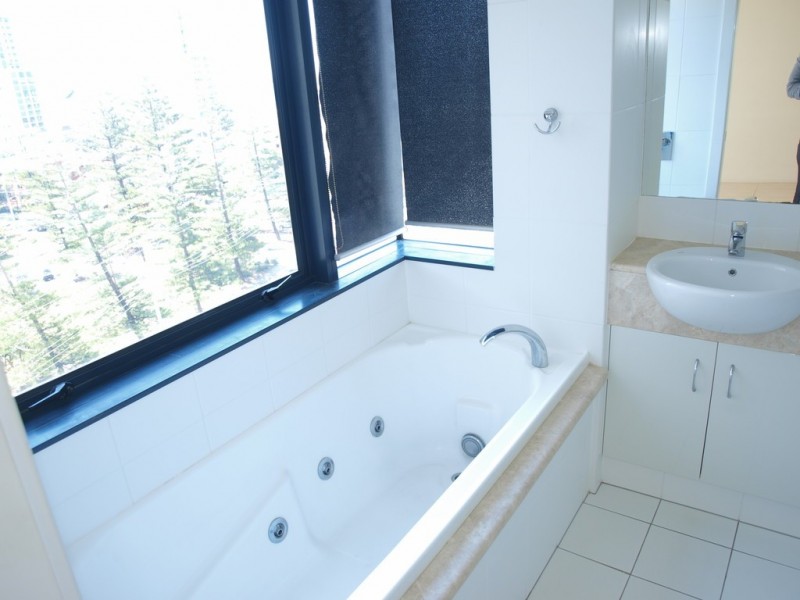 22/20 Queensland Ave, Broadbeach QLD 4218