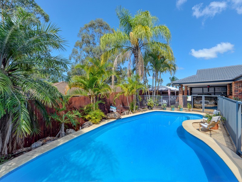 27 McLeod Street, Highland Park QLD 4211