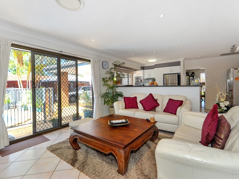 27 McLeod Street, Highland Park QLD 4211