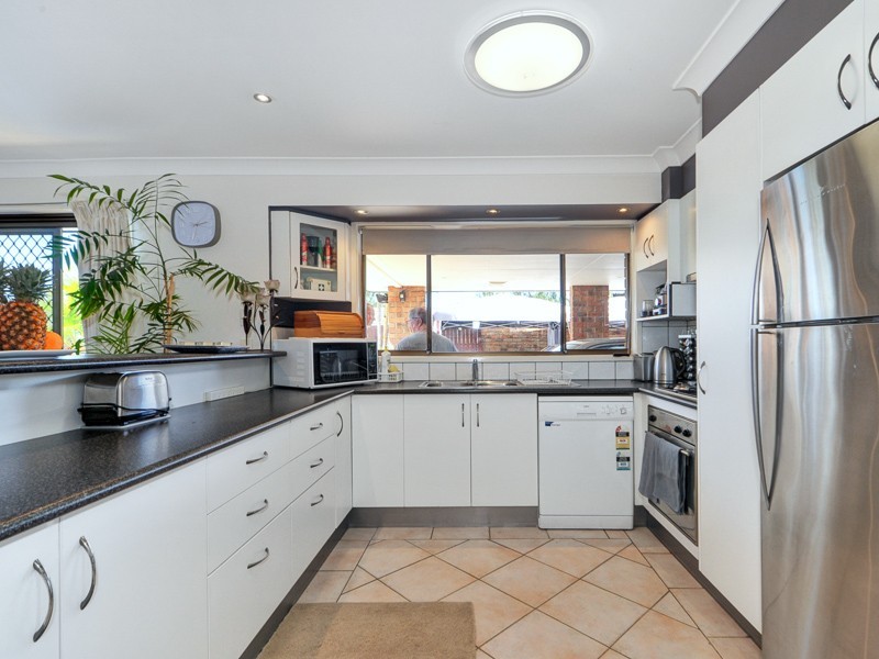 27 McLeod Street, Highland Park QLD 4211