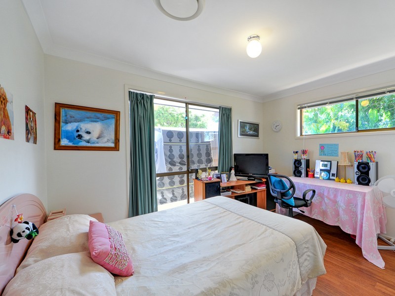 27 McLeod Street, Highland Park QLD 4211