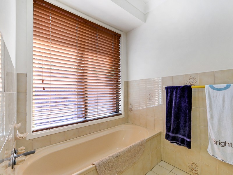 27 McLeod Street, Highland Park QLD 4211