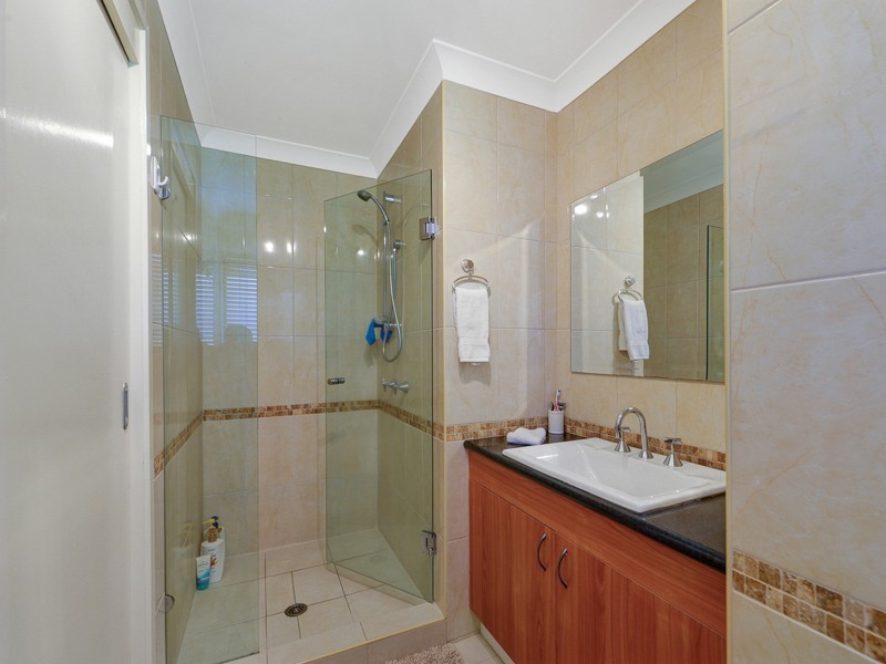 27 McLeod Street, Highland Park QLD 4211