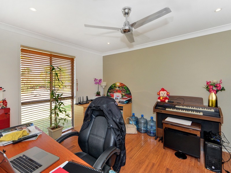 27 McLeod Street, Highland Park QLD 4211