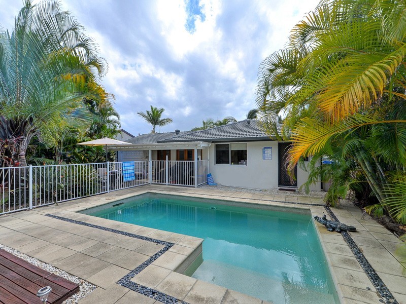 3 Ballandra Court, Mermaid Waters QLD 4218