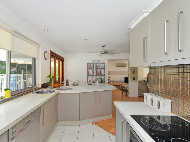 3 Ballandra Court, Mermaid Waters QLD 4218