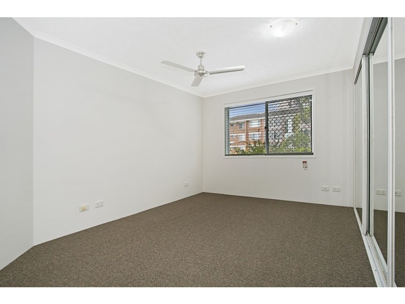 1/32 Second Ave, Broadbeach QLD 4218