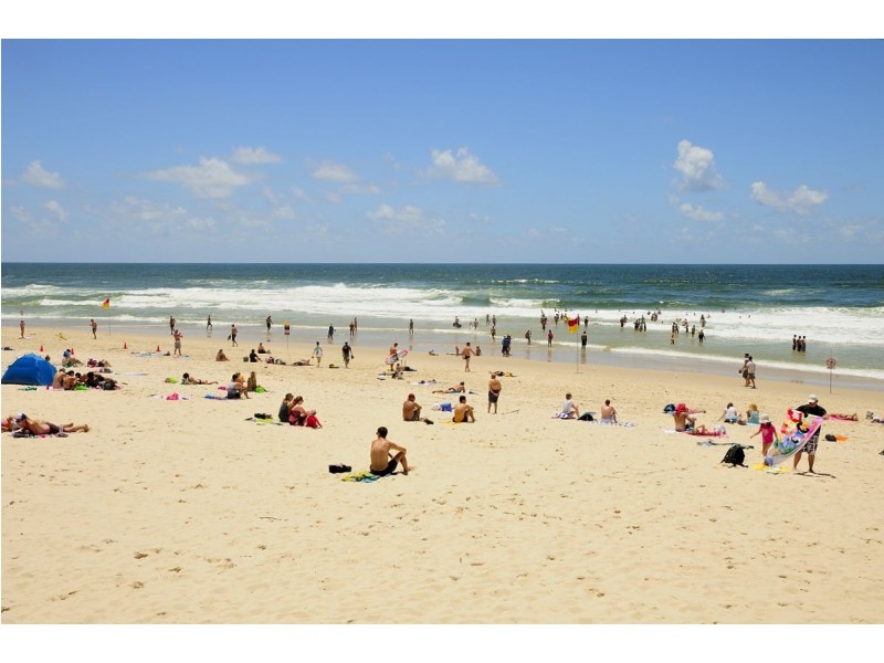 1/32 Second Ave, Broadbeach QLD 4218