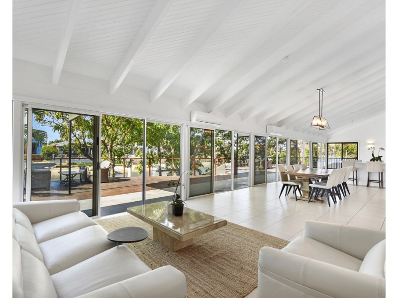 2 Platypus Avenue, Sorrento QLD 4217