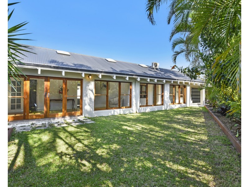 2 Platypus Avenue, Sorrento QLD 4217