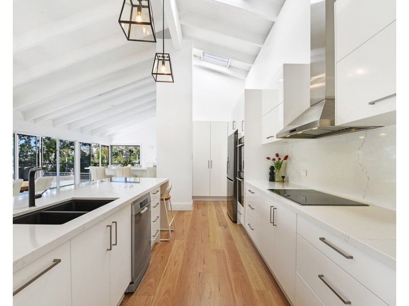 2 Platypus Avenue, Sorrento QLD 4217