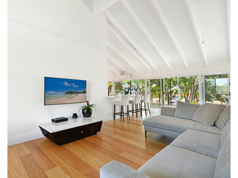 2 Platypus Avenue, Sorrento QLD 4217