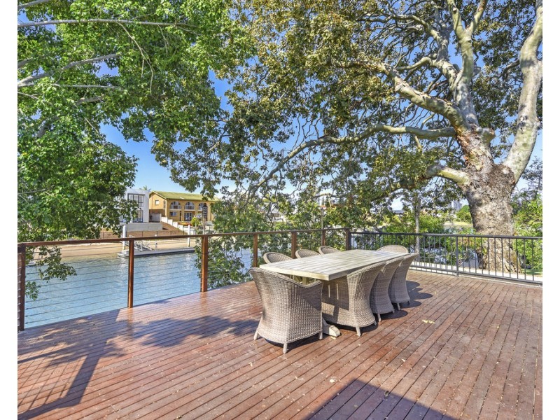 2 Platypus Avenue, Sorrento QLD 4217