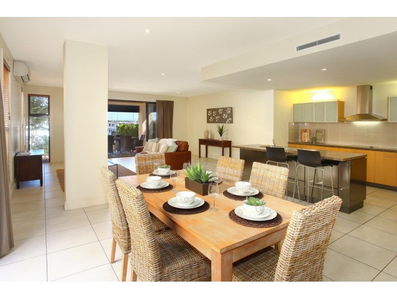 1504 Rosebank Way West, Hope Island QLD 4212