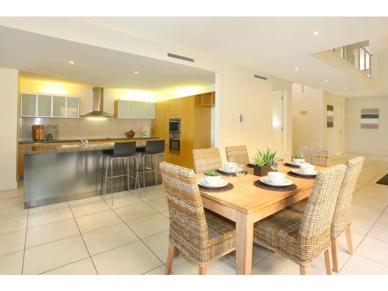 1504 Rosebank Way West, Hope Island QLD 4212