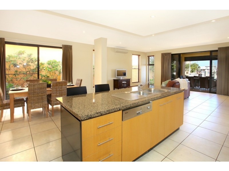 1504 Rosebank Way West, Hope Island QLD 4212