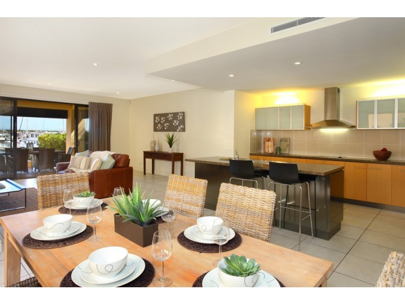 1504 Rosebank Way West, Hope Island QLD 4212