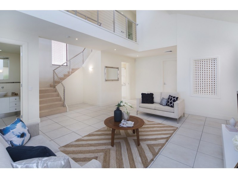 1504 Rosebank Way West, Hope Island QLD 4212