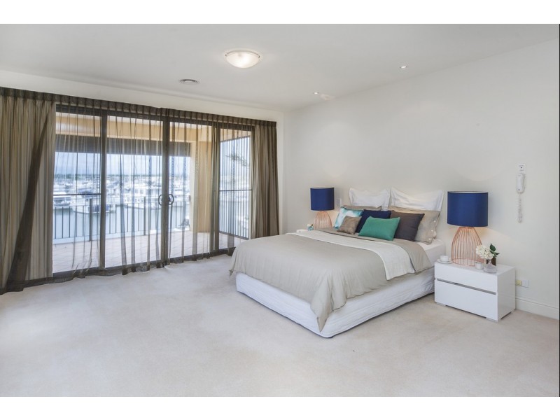 1504 Rosebank Way West, Hope Island QLD 4212