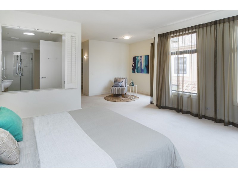 1504 Rosebank Way West, Hope Island QLD 4212