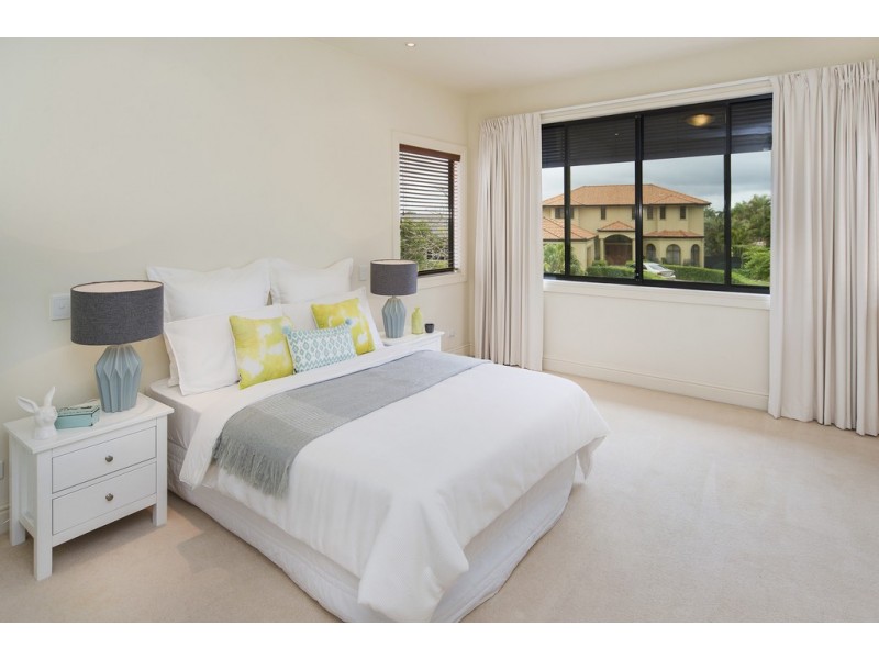 1504 Rosebank Way West, Hope Island QLD 4212