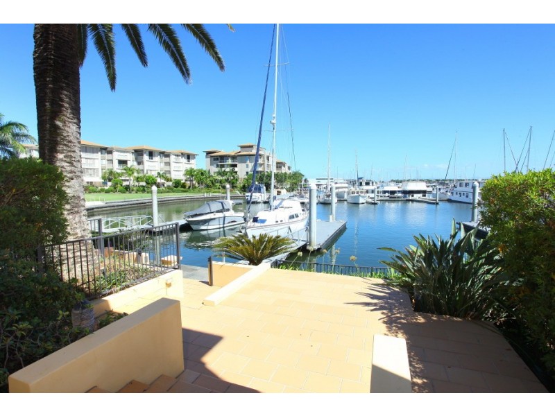 1504 Rosebank Way West, Hope Island QLD 4212