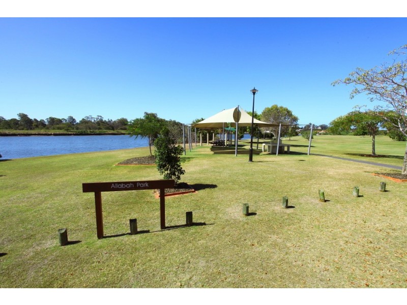 1504 Rosebank Way West, Hope Island QLD 4212