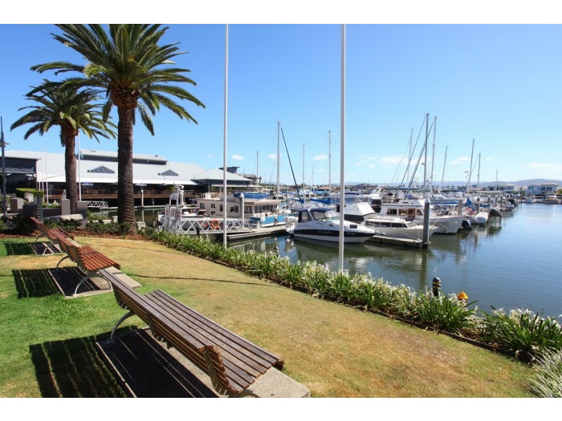 1504 Rosebank Way West, Hope Island QLD 4212