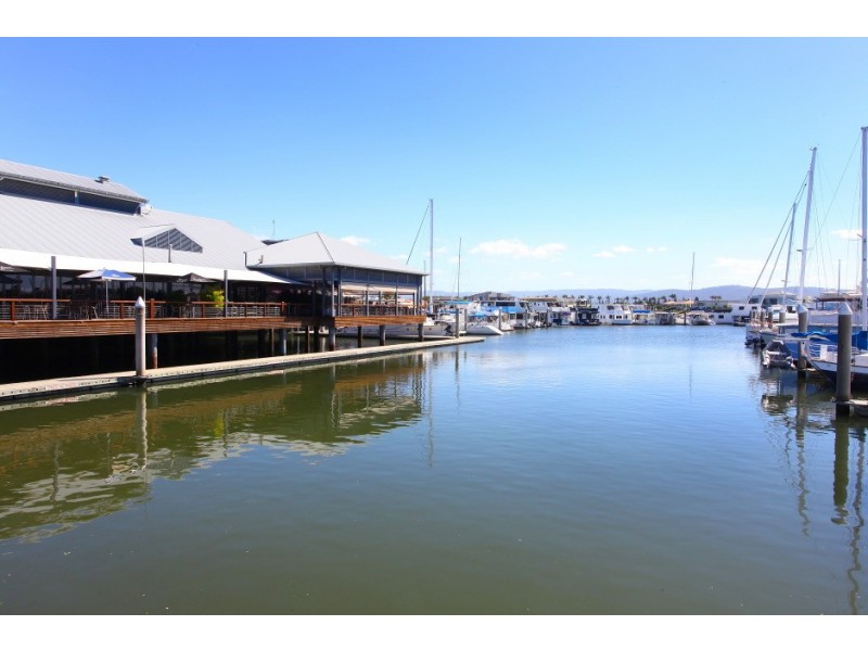 1504 Rosebank Way West, Hope Island QLD 4212