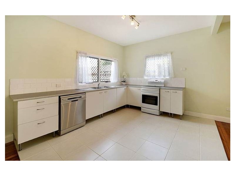 21 Walton St, Southport QLD 4215