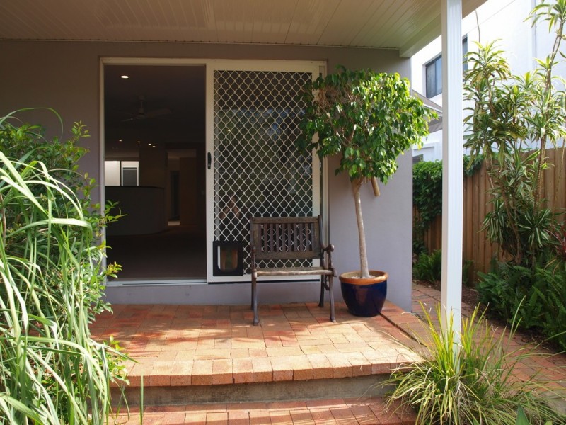 2/30 Birt Ave, Surfers Paradise QLD 4217