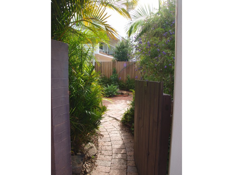 2/30 Birt Ave, Surfers Paradise QLD 4217