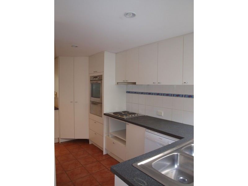 2/30 Birt Ave, Surfers Paradise QLD 4217