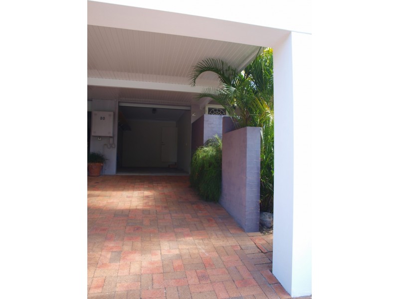 2/30 Birt Ave, Surfers Paradise QLD 4217